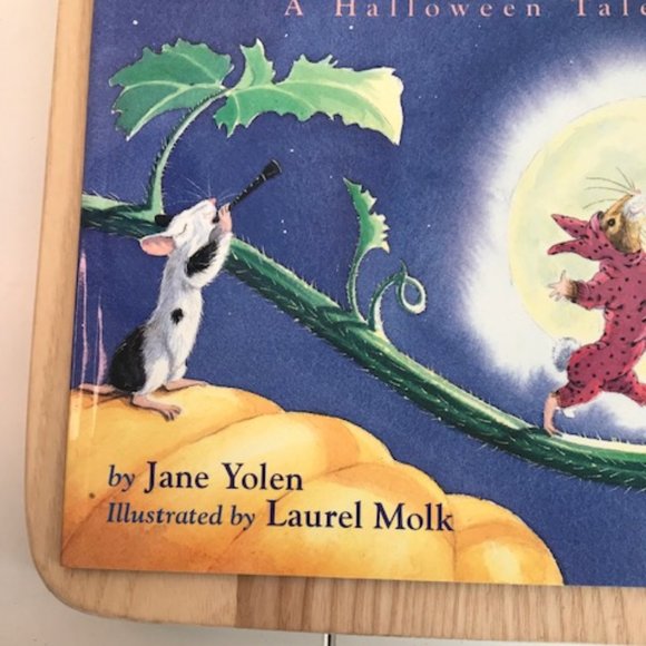 Beneath the Ghost Moon A Halloween Tale by Jane Yolen ~ kids book ~ NEW - Picture 3 of 10